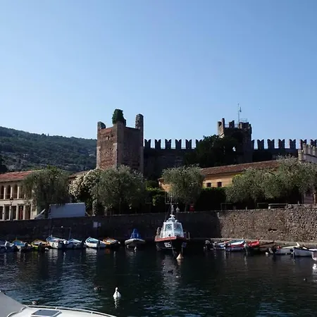 Elegante In Centro Lägenhet Torri Del Benaco