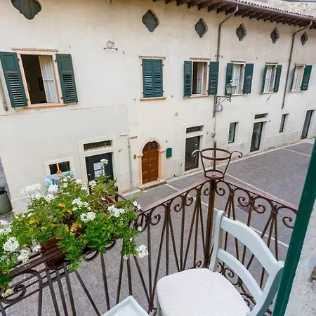 Elegante In Centro Lägenhet Torri Del Benaco