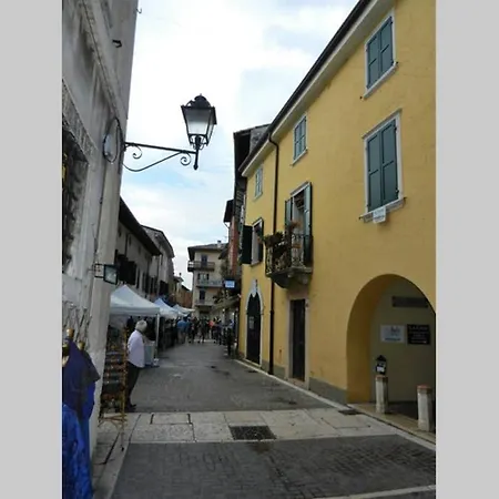 Elegante In Centro Torri Del Benaco