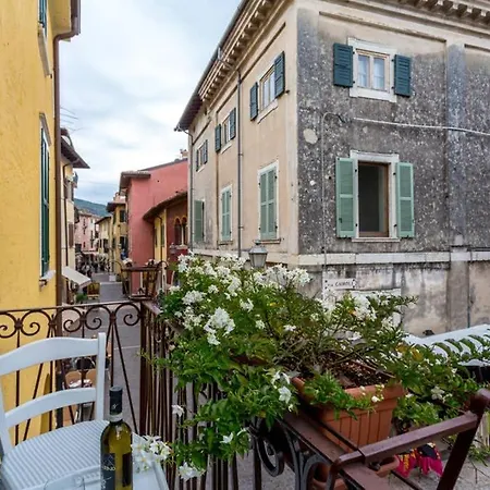 Elegante In Centro Lägenhet Torri Del Benaco