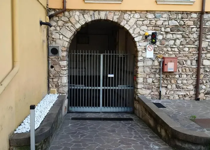 Elegante In Centro Torri Del Benaco