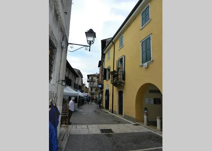Elegante In Centro Torri Del Benaco
